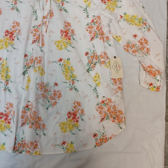 NEW ST JOHN'S BAY Floral Women's Top - White with Yellow and Red Accents - Picture 7 of 13